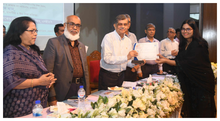 শিক্ষক, বাবা-মাকে ফুল দিয়ে কৃতজ্ঞতা জানানোর অনুরোধ শিক্ষা উপদেষ্টার